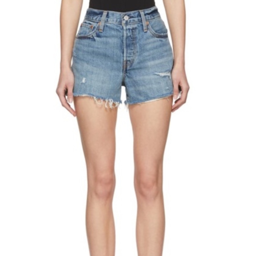 Aritzia Levi's Denim Wedgie Shorts
